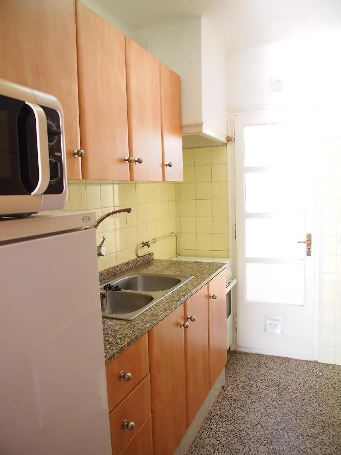 Miramar 22B Apartment Roses